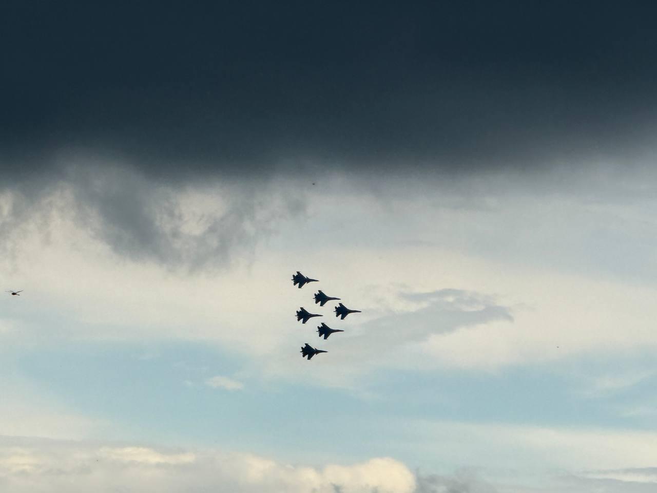 Фото «Встречают как рок-звезд»: Тысячи новосибирцев скандируют «Ура!» на авиашоу в Мочище. ОНЛАЙН 55